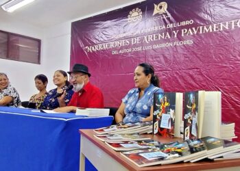 NARRACIONES DE ARENA Y PAVIMENTO: Presenta Autor su obra a estudiantes de Chetumal 2 NARRACIONES DE ARENA Y PAVIMENTO: Presenta Autor su obra a estudiantes de Chetumal