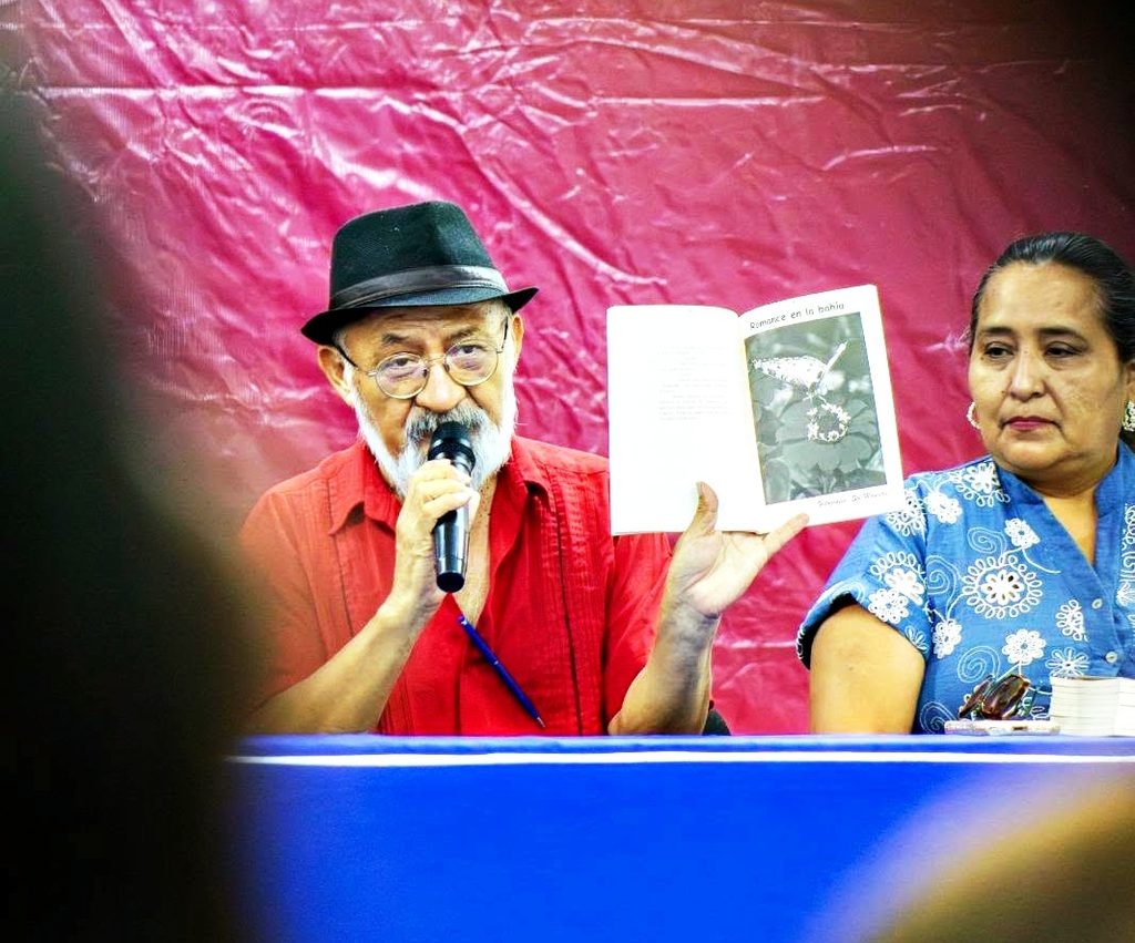 NARRACIONES DE ARENA Y PAVIMENTO: Presenta Autor su obra a estudiantes de Chetumal 1 WhatsApp Image 2026 09 24 at 8.54.48 AM