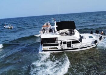 CONFIRMA SEMAR: Encalla yate en arrecifes de Mahahual