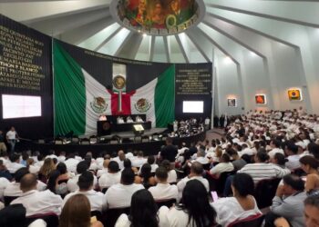 ANTE XVIII LEGISLATURA: Entrega Cristina Torres IV Informe de Gobierno de Mara