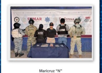 Detienen a mujer con presunta marihuana y cristal en la SM 251