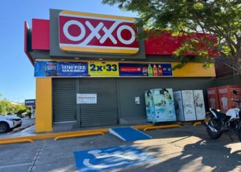 Clausuran al menos tres tiendas Oxxo en Playa del Carmen