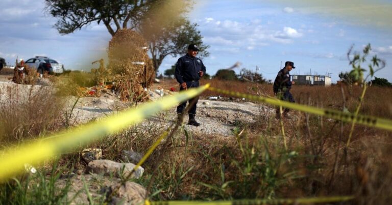 FGR registra 20 veces menos fosas clandestinas que los estados