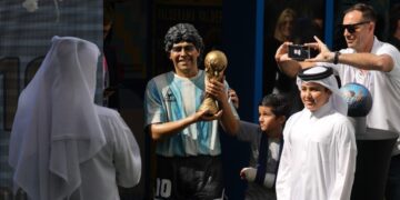 Fiscalía pide penas de hasta 12 años de prisión para médicos de Maradona