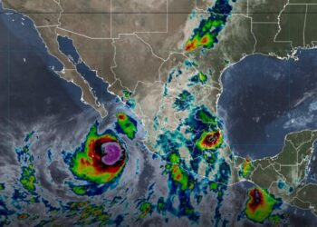 Huracán Rachel acelera su intensidad frente a las costas del Pacífico mexicano