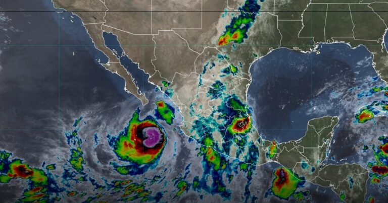 Huracán Rachel acelera su intensidad frente a las costas del Pacífico mexicano