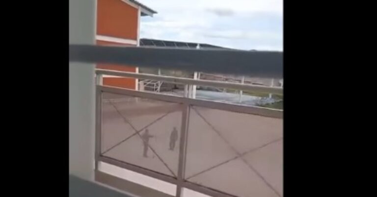 Menor de edad apuñala a cuatro personas en secundaria de Querétaro