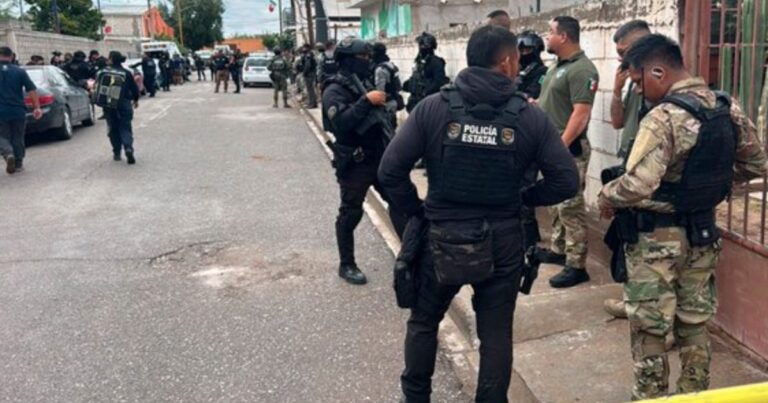 Exalumnos irrumpen en secundaria de Torreón y matan a subdirectora