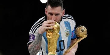 Lionel Messi arriba a Rosario para su despedida con la selección