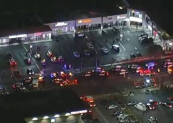 Tiroteo en centro comercial de los ángeles deja dos muertos