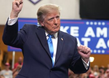 Donald trump designa a Jay Clayton para liderar nueva fuerza de superinteligencia
