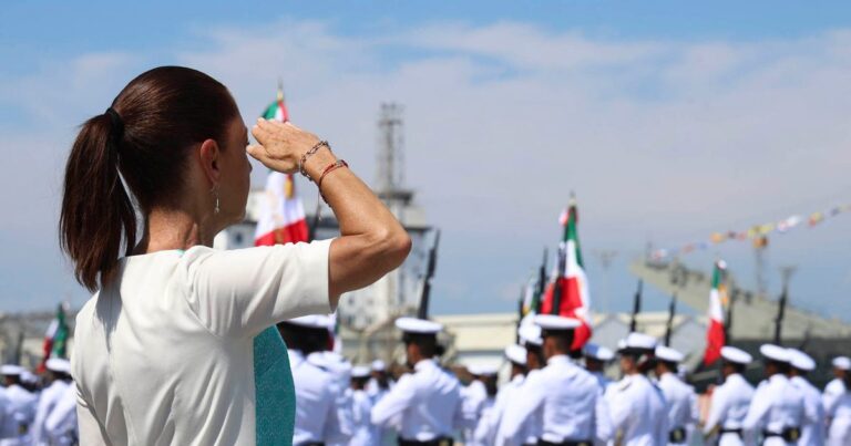 Claudia Sheinbaum descarta represión militar en aniversario naval