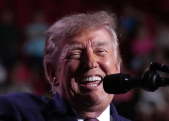 Donald Trump se mofa de Claudia Sheinbaum por llamada sobre el Golfo de América