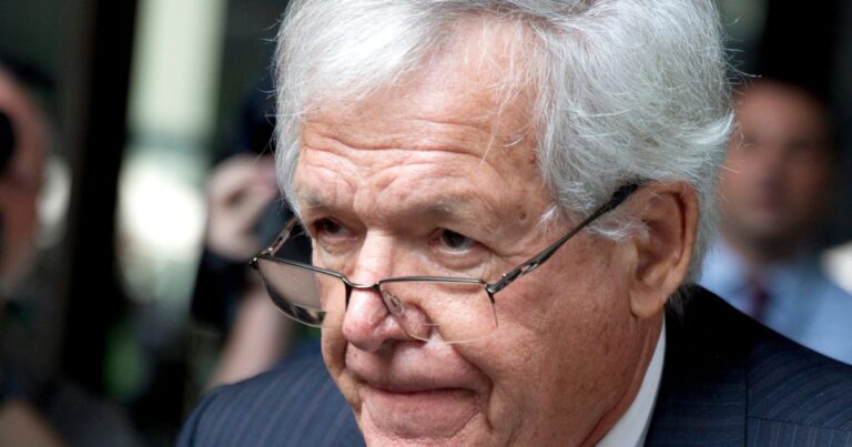 Dennis Hastert fallece a los 84 años tras un legado marcado por el poder político y condena por abuso