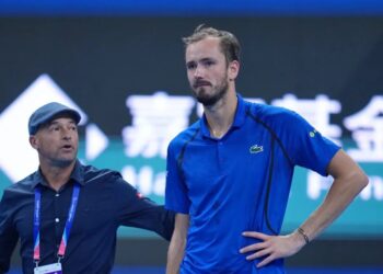 Daniil Medvedev es descalificado en Pekín tras golpear a un espectador