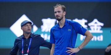 Daniil Medvedev es descalificado en Pekín tras golpear a un espectador