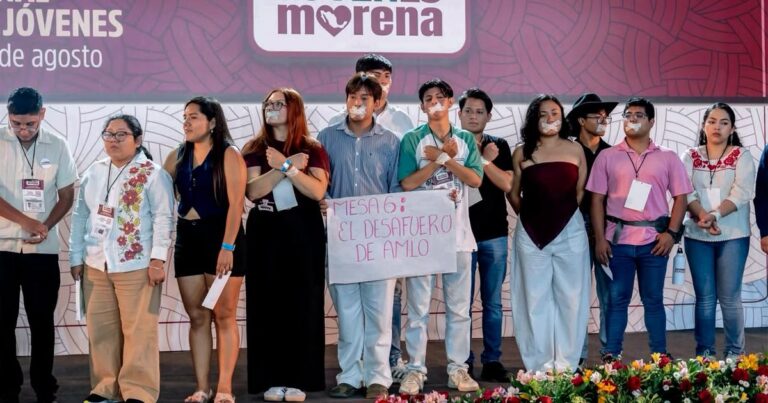 Morena recluta diez mil jóvenes en campamentos para operar en dos mil veintisiete