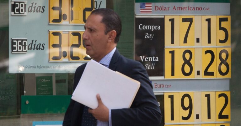 Peso mexicano registra depreciación y toca máximo anual tras reporte inflacionario