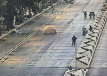 Trabajadores del imss bloquean paseo de la reforma y exigen renuncia sindical
