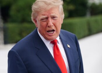 Trump exige un nuevo liderazgo en Ucrania y culpa a Zelenski por la crisis del diésel