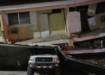 Terremotos de magnitud 7.7 y 6.6 en Panamá activan alerta nacional