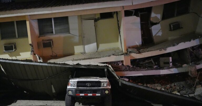 Terremotos de magnitud 7.7 y 6.6 en Panamá activan alerta nacional