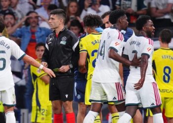 Vinícius Júnior sufre expulsión directa y pone en riesgo el Clásico