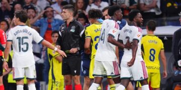 Vinícius Júnior sufre expulsión directa y pone en riesgo el Clásico