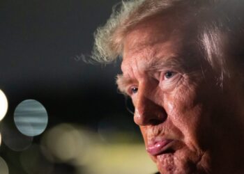 Trump evalúa ofensiva militar contra hutíes tras ataque en Riad