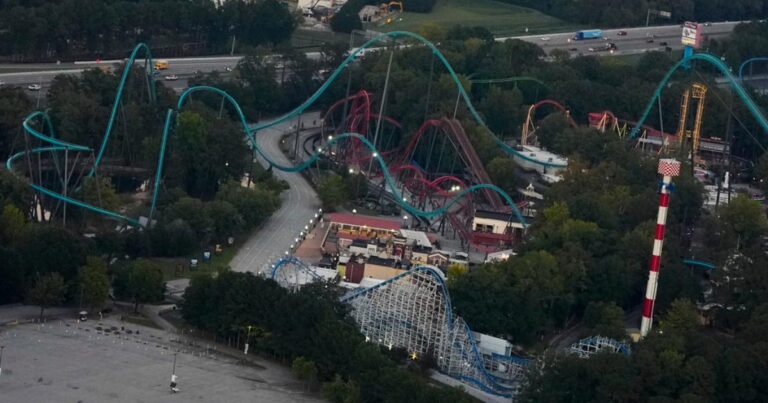Six Flags y parques internacionales paralizan 11 montañas rusas tras caída mortal en Georgia