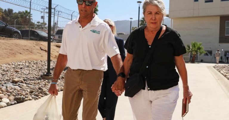 Juez dicta sentencia contra implicados en homicidio de surfistas