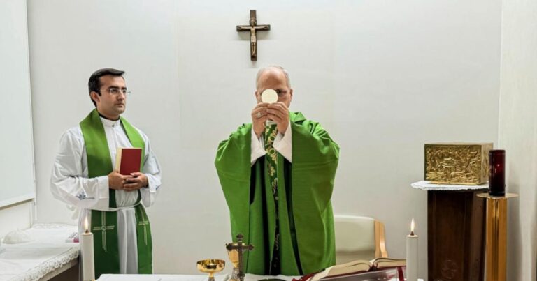 León XIV celebra misa en el hospital Gemelli tras extirpación de cáncer de pulmón