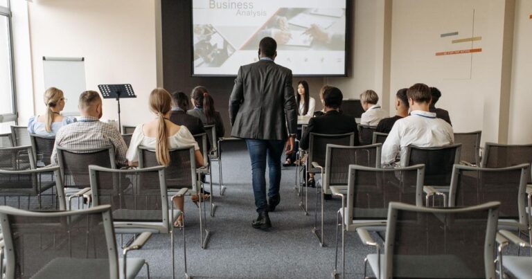 Nestlé lanza NestCrea para frenar la obsolescencia laboral juvenil en América Latina