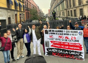 Trabajadores del IMSS exigen a Sheinbaum destinar 7% del PIB a salud