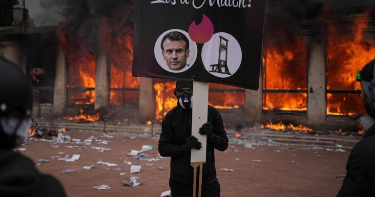 Emmanuel Macron prohíbe manifestaciones no sindicales y escala la tensión institucional en Francia
