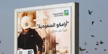 Arabia Saudita ordena la evacuación de la sede de Aramco tras nuevos ataques hutíes y dispara el Brent