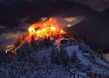 Incendio devasta el histórico Nido del Águila en los Alpes bávaros