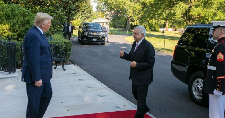 Andrés manuel lópez obrador contrasta dos etapas de donald trump y acusa intromisión ilegal de agencias