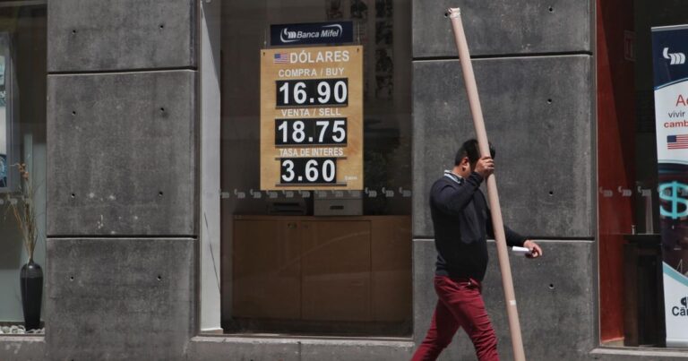Peso registra depreciación tras déficit comercial y expectativa de la Fed