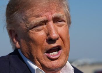 Trump despliega mil agentes federales y siembra dudas sobre las intermedias