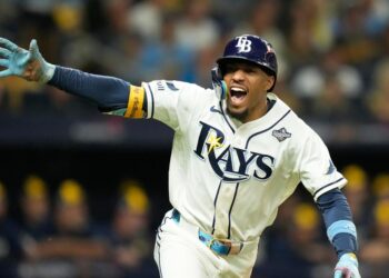 Rays fuerzan quinto juego en la serie mundial tras remontada