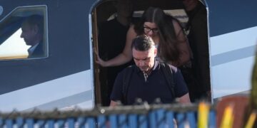 Flávio Bolsonaro aterriza en Miami tras evadir la justicia brasileña