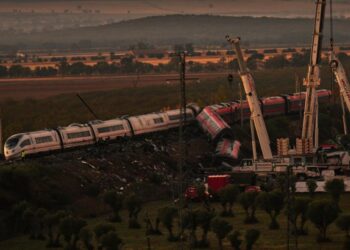 Claudia Sheinbaum confirma connacional desaparecido tras choque ferroviario