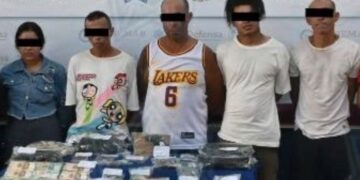 Detienen a 5 cubanos en la SM 63; les aseguran drogas y un arma