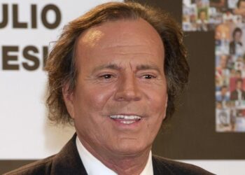 Ministerio público avala investigar a Julio Iglesias por agresión sexual