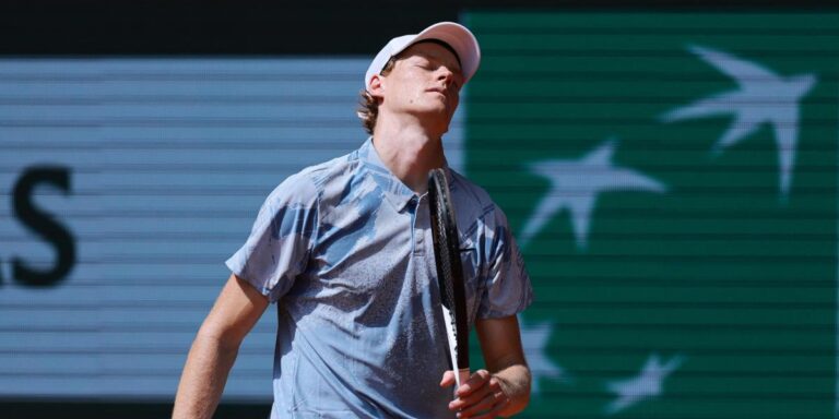 Jannik Sinner se baja del Masters de Shanghái y prolonga su ausencia