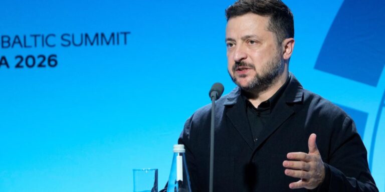 Zelenski exige 78.500 millones de dólares a la Unión Europea para frenar a Rusia en 2027