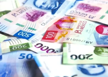 Peso mexicano rompe la barrera de 18 unidades ante debilidad global del dólar