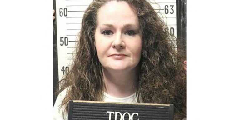 Christa Pike sobrevive a doble inyección y de Tennessee dimite