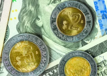 Peso mexicano recupera terreno frente al dólar tras tocar mínimo